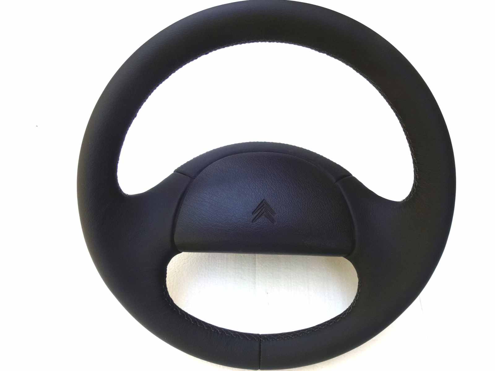 Lenkrad Neu Beziehen für Citroën Saxo mit Lenkradrückseite in Leder Lenkrad Neu Beziehen für Citroën Saxo mit Lenkradrückseite in Leder