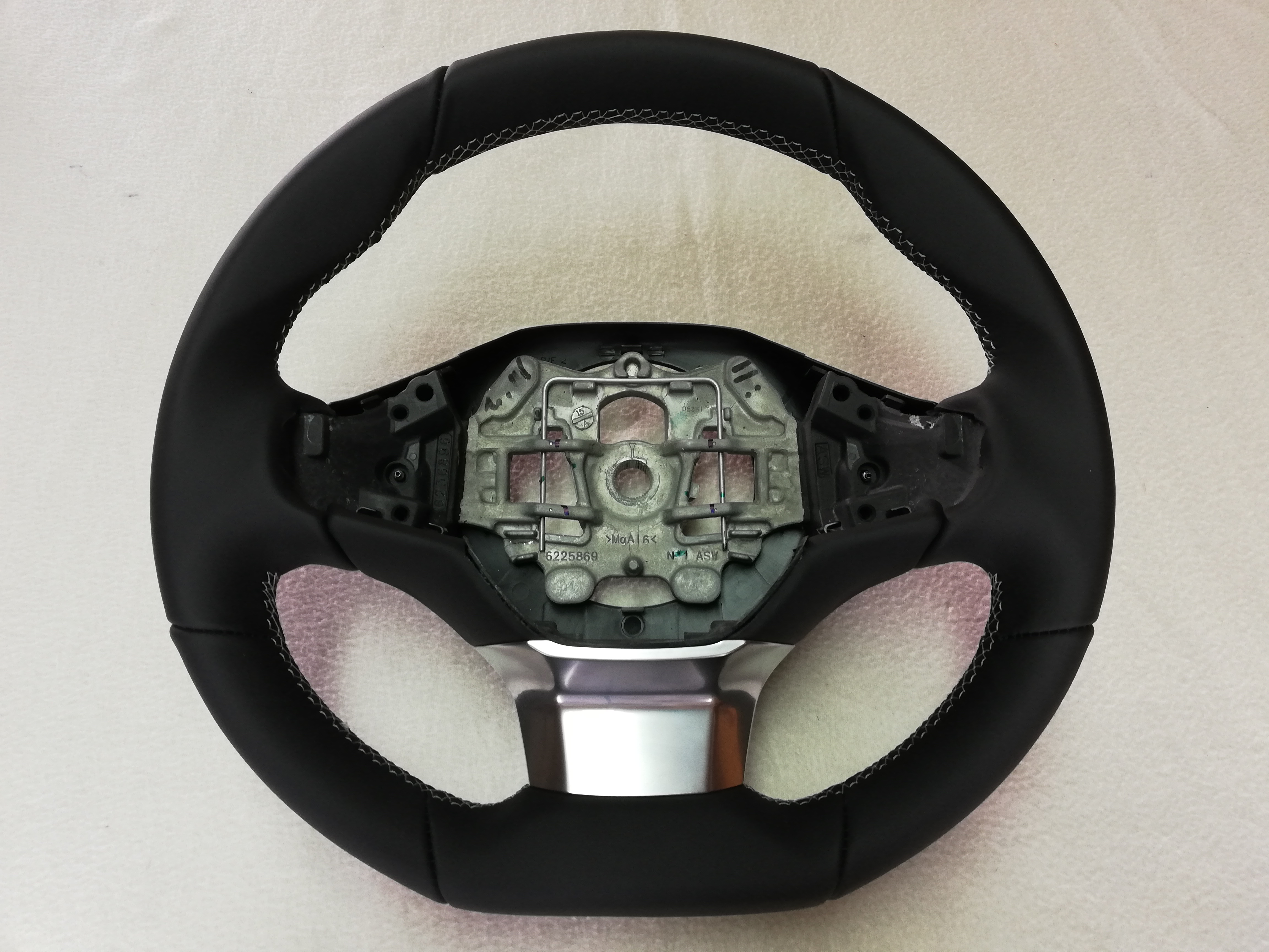 Lenkrad Lederlenkrad für Peugeot 208 308 508 3008 5008 u. andere neu beziehen Lenkrad Lederlenkrad für Peugeot 208 308 508 3008 5008 u. andere neu beziehen