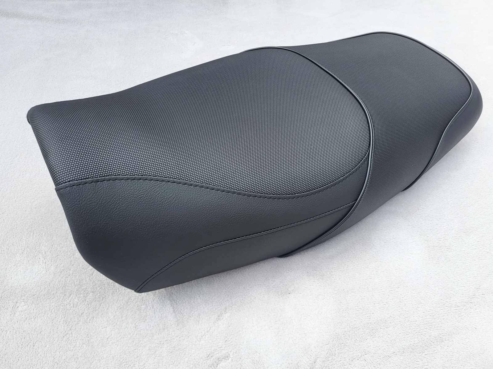 Sitzbank neu beziehen für Yamaha XJR 1300 RP06 RP10 RP19 -Farben wählbar Sitzbank neu beziehen für Yamaha XJR 1300 RP06 RP10 RP19 -Farben wählbar