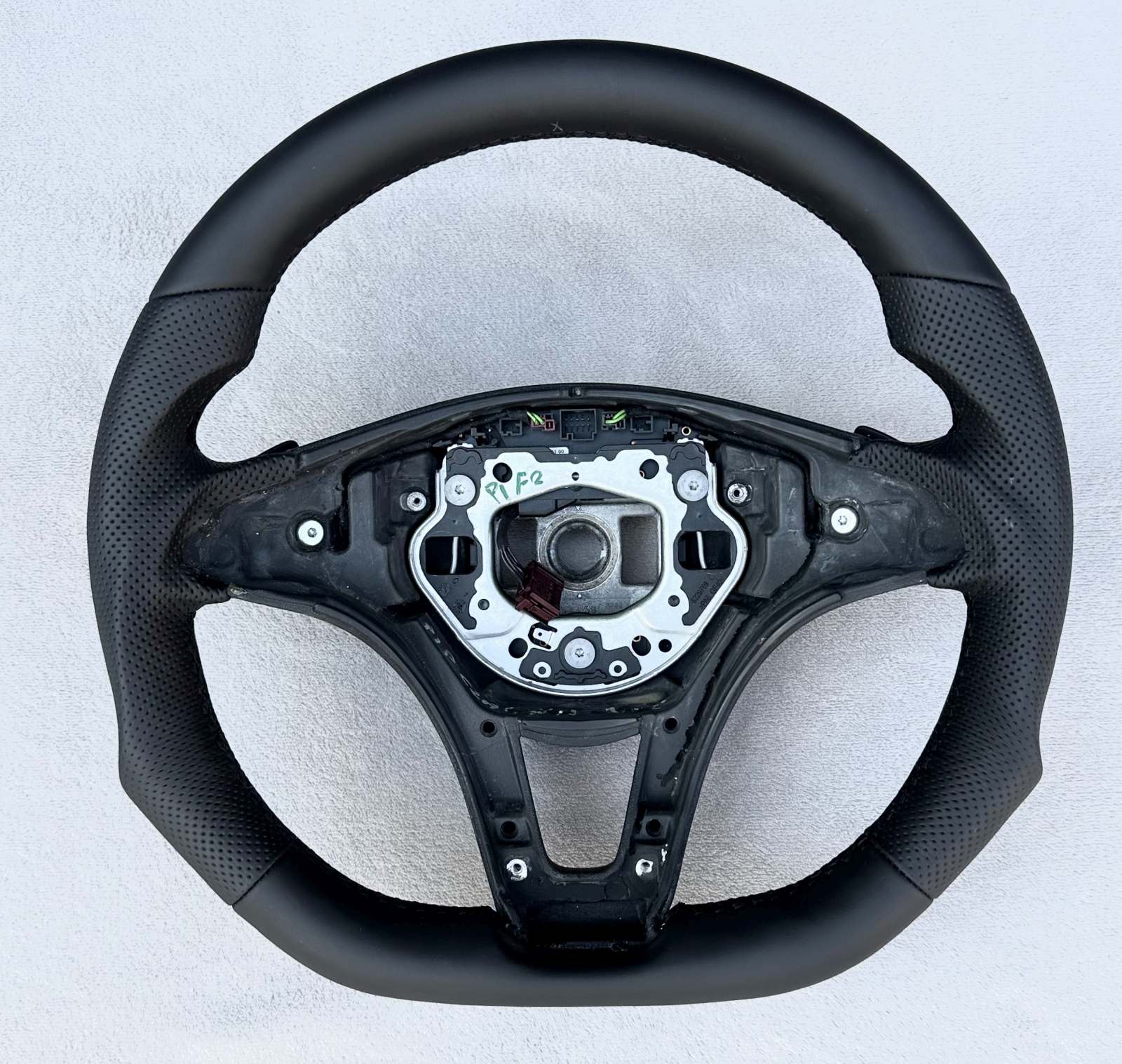 Lenkrad neu beziehen für Mercedes Vito Viano W447 mit Leder Umformen Abflachen Lenkrad neu beziehen für Mercedes Vito Viano W447 mit Leder Umformen Abflachen