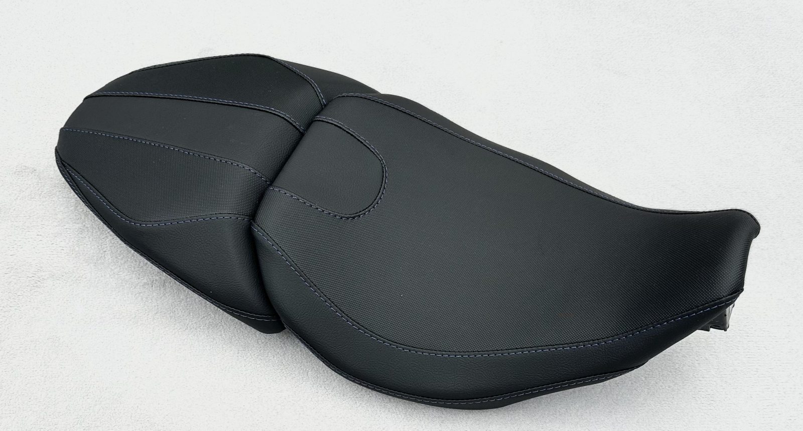 Sitzbank neu beziehen für BMW R 1300 R ab 2025 Farben wählbar auch BMW R1300RS