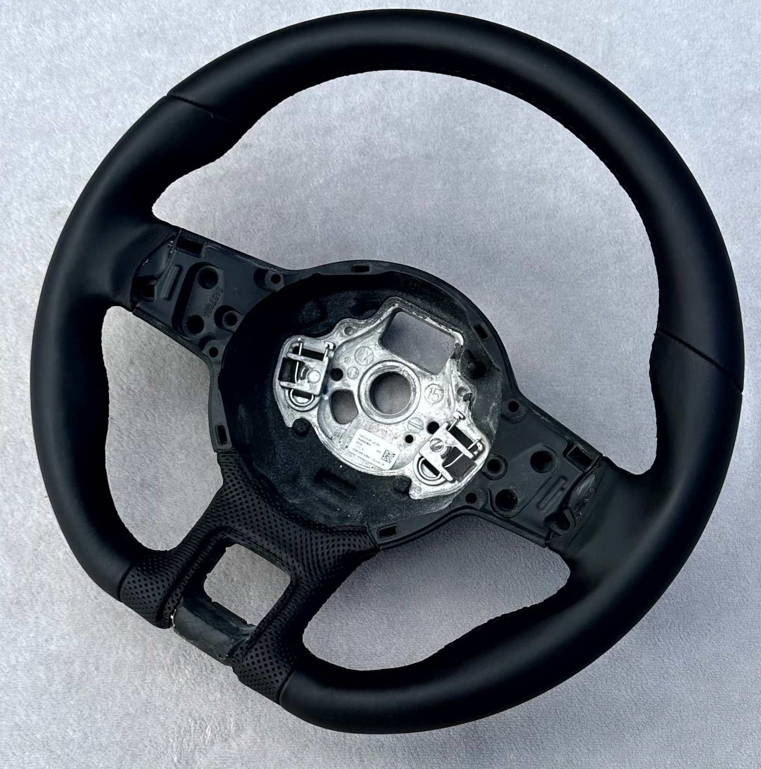 Lenkrad neu beziehen für VW Beetle 5c mit Leder 4x Daumenauflagen und dicker Lenkrad neu beziehen für VW Beetle 5c mit Leder 4x Daumenauflagen und dicker