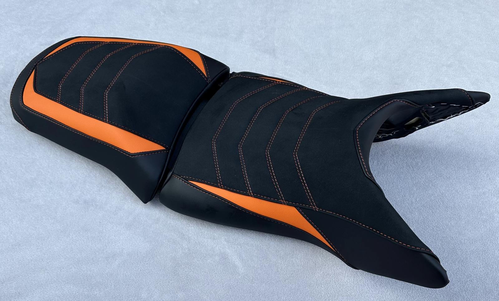 Sitzbank neu beziehen für KTM Super Adventure 1290S 2021-23 -Farben wählbar Sitzbank neu beziehen für KTM Super Adventure 1290S 2021-23 -Farben wählbar