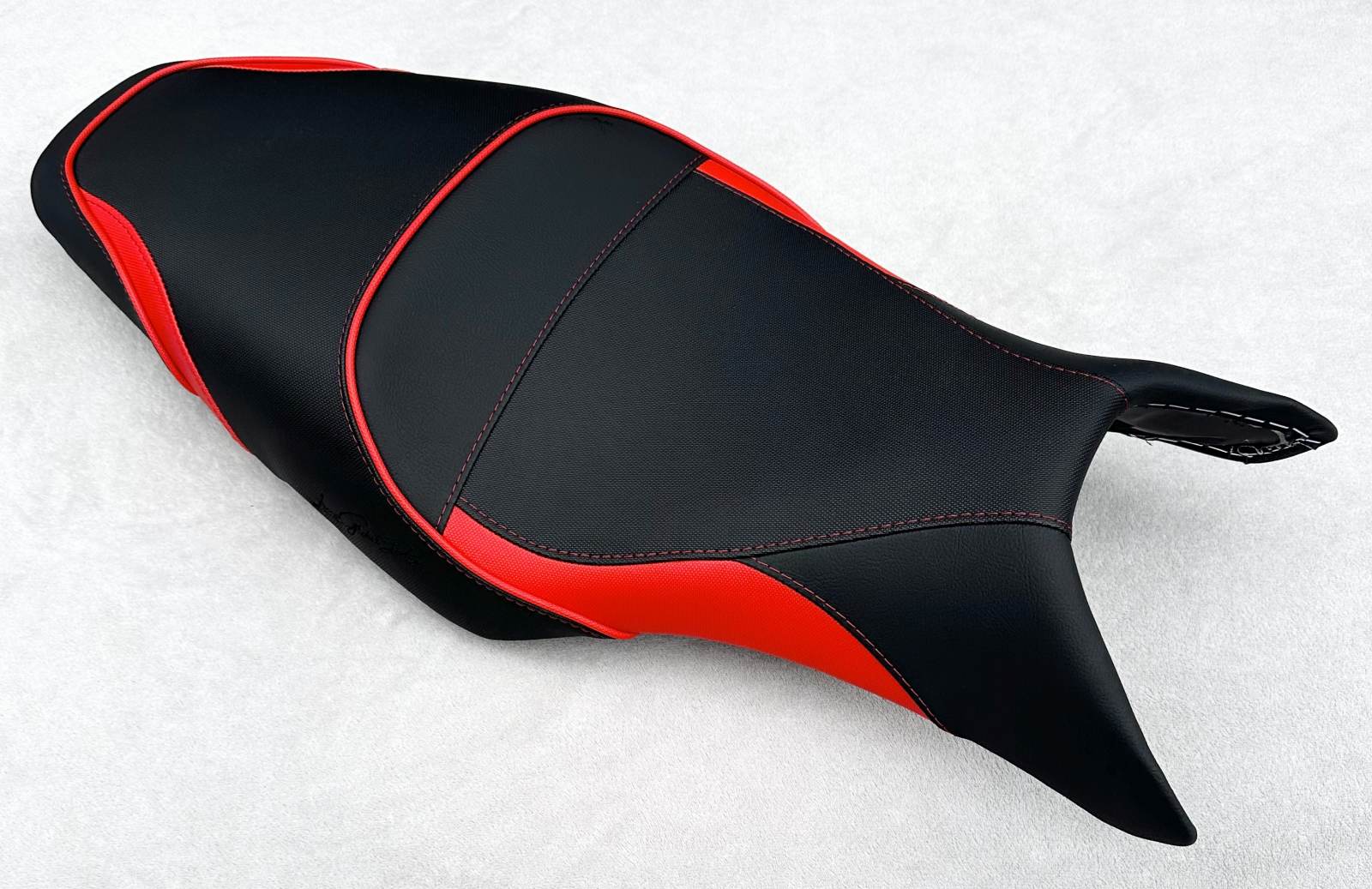 Sitzbankbezug für Honda CBR 650 F RC74 und CB 650 F RC75 -Farben wählbar Sitzbankbezug für Honda CBR 650 F RC74 und CB 650 F RC75 -Farben wählbar