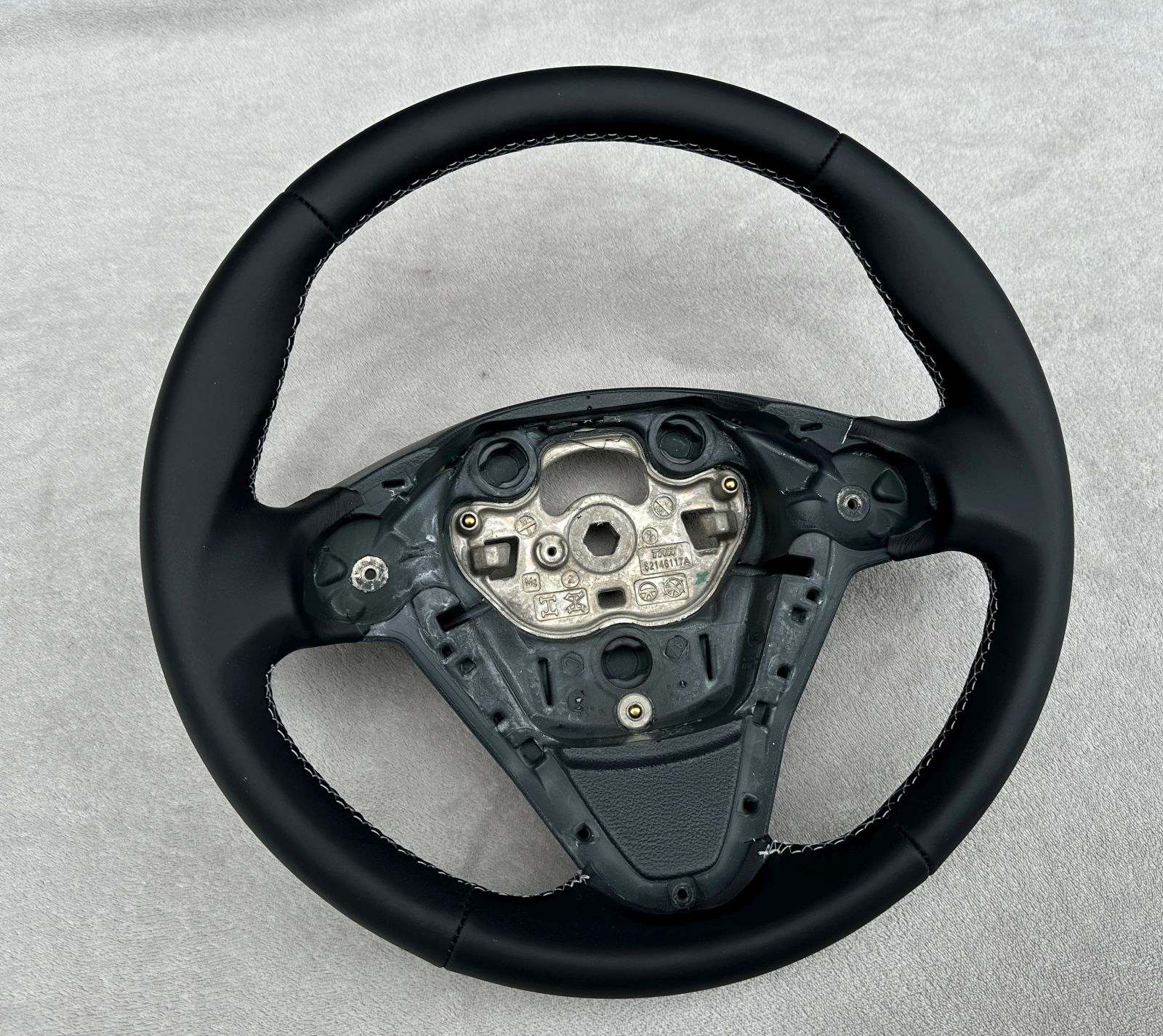 Lenkrad für Ford Fiesta MK7 2008-17 Neu Beziehen Lederlenkrad Leder- Nahtwahl