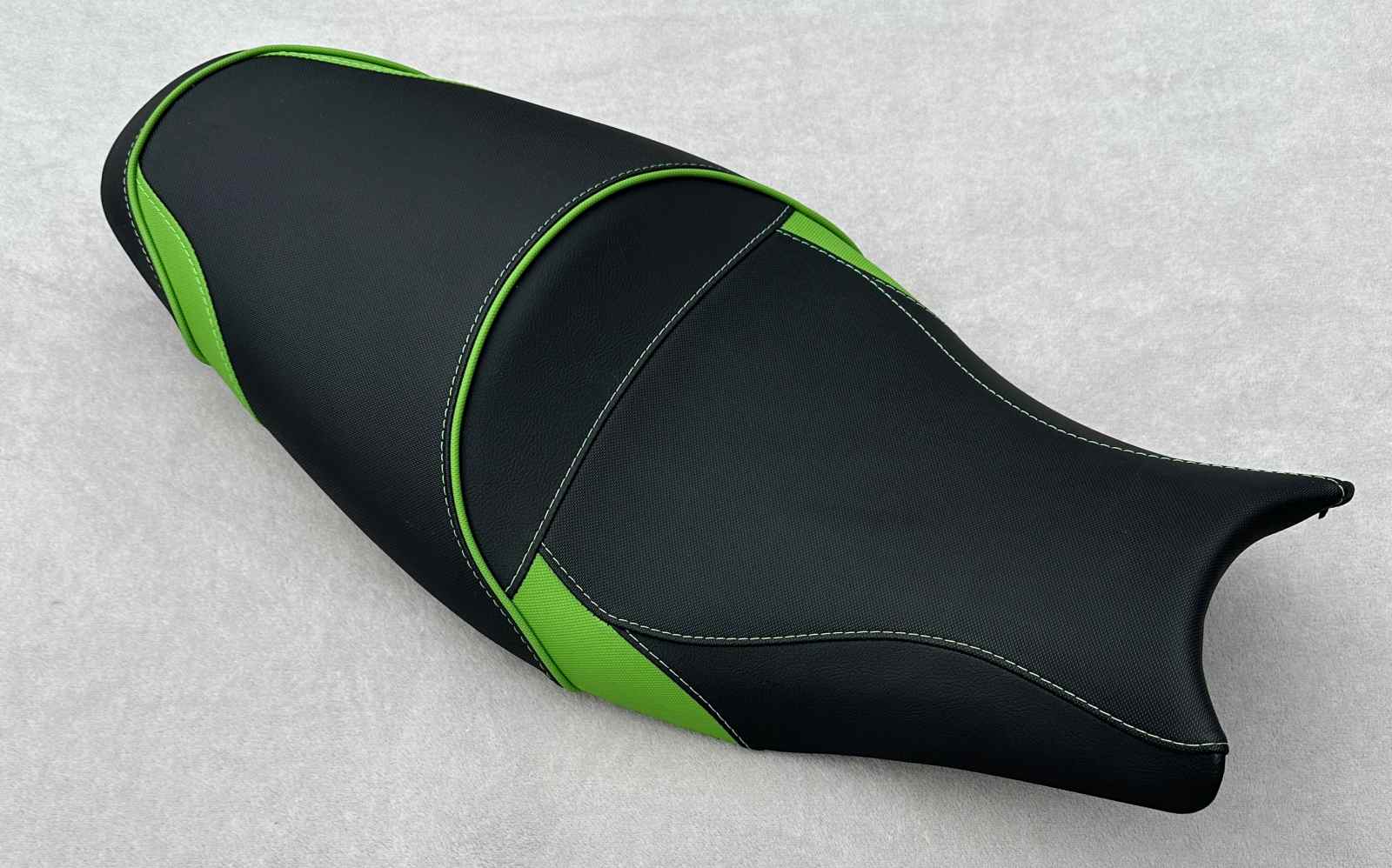 Sitzbank neu beziehen für Kawasaki ER-6 ER-6n ER-6f 2009-11 Farben wählbar