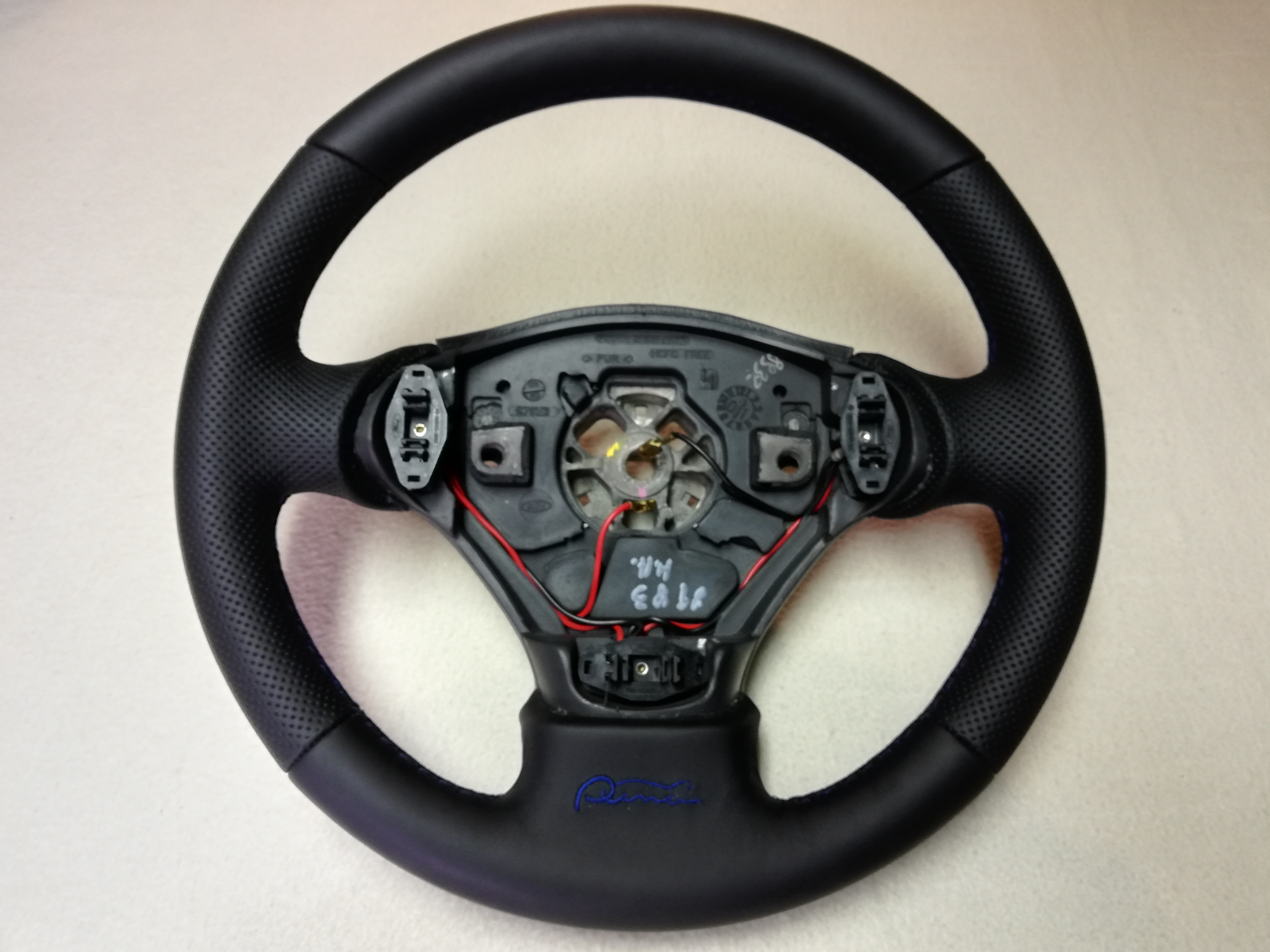 Lenkrad neu beziehen für Ford Puma 97-01 Lederlenkrad Naht- Lederwahl incl. Log Lenkrad neu beziehen für Ford Puma 97-01 Lederlenkrad Naht- Lederwahl incl. Log