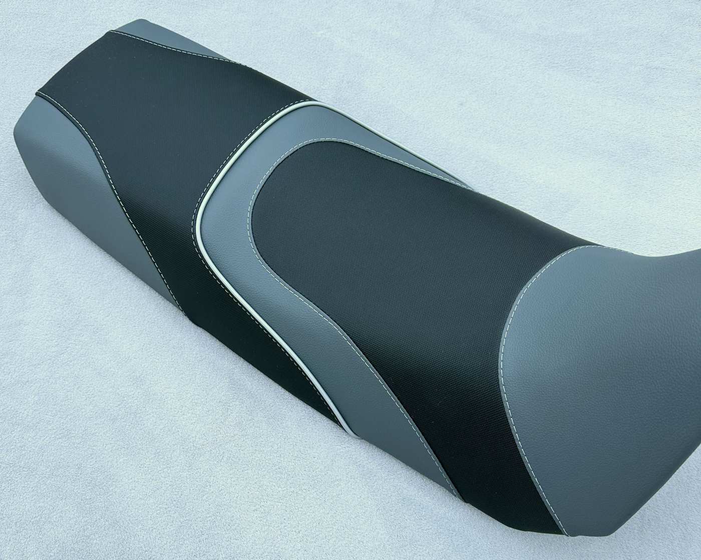 Sitzbankbezug für Triumph Tiger 900 T 400 Farben wählbar -zum selber Aufziehen