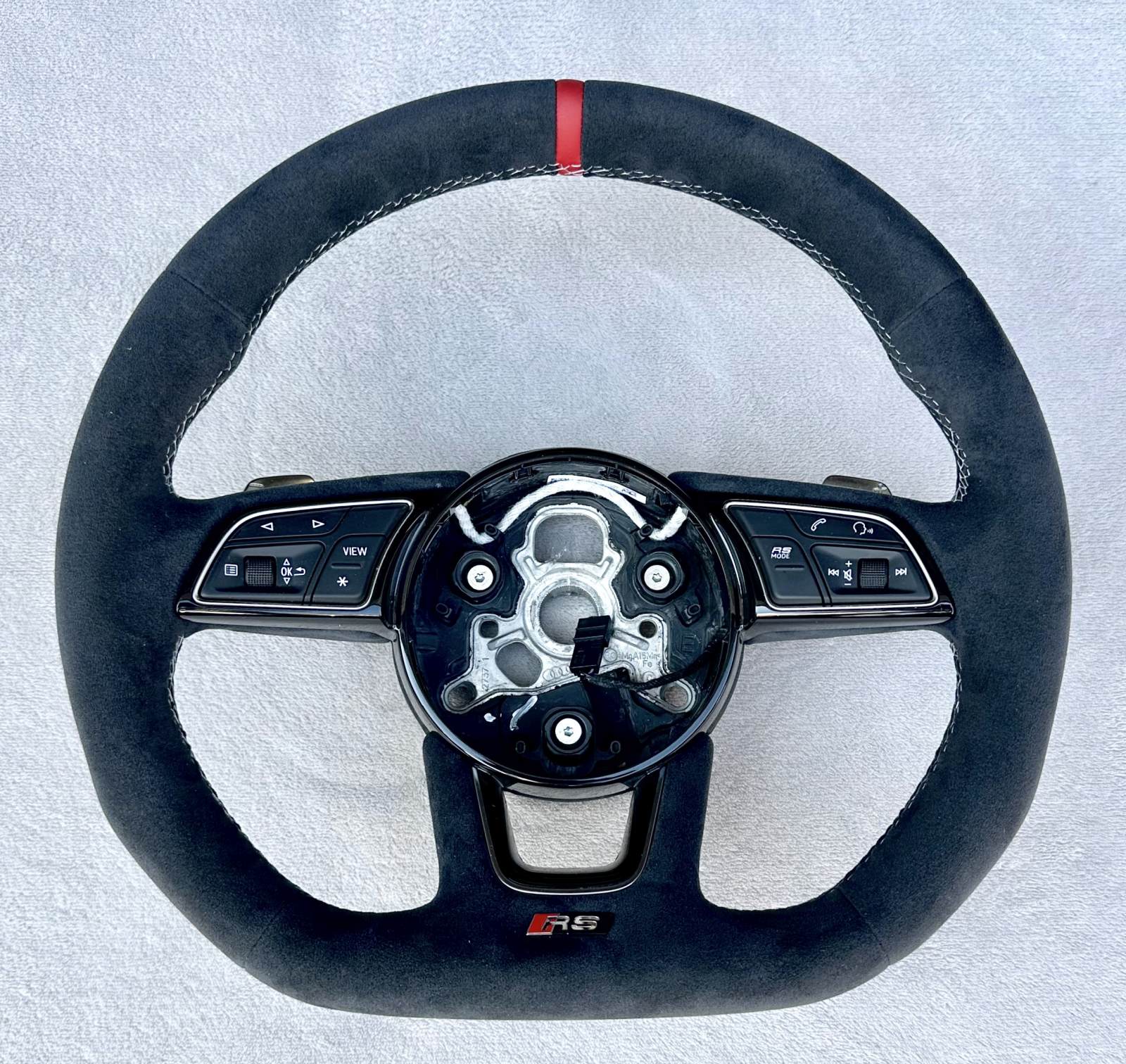 Lenkrad Neu beziehen für Audi RS5 mit Alcantara und 12 Uhr Markierung Lenkrad Neu beziehen für Audi RS5 mit Alcantara und 12 Uhr Markierung