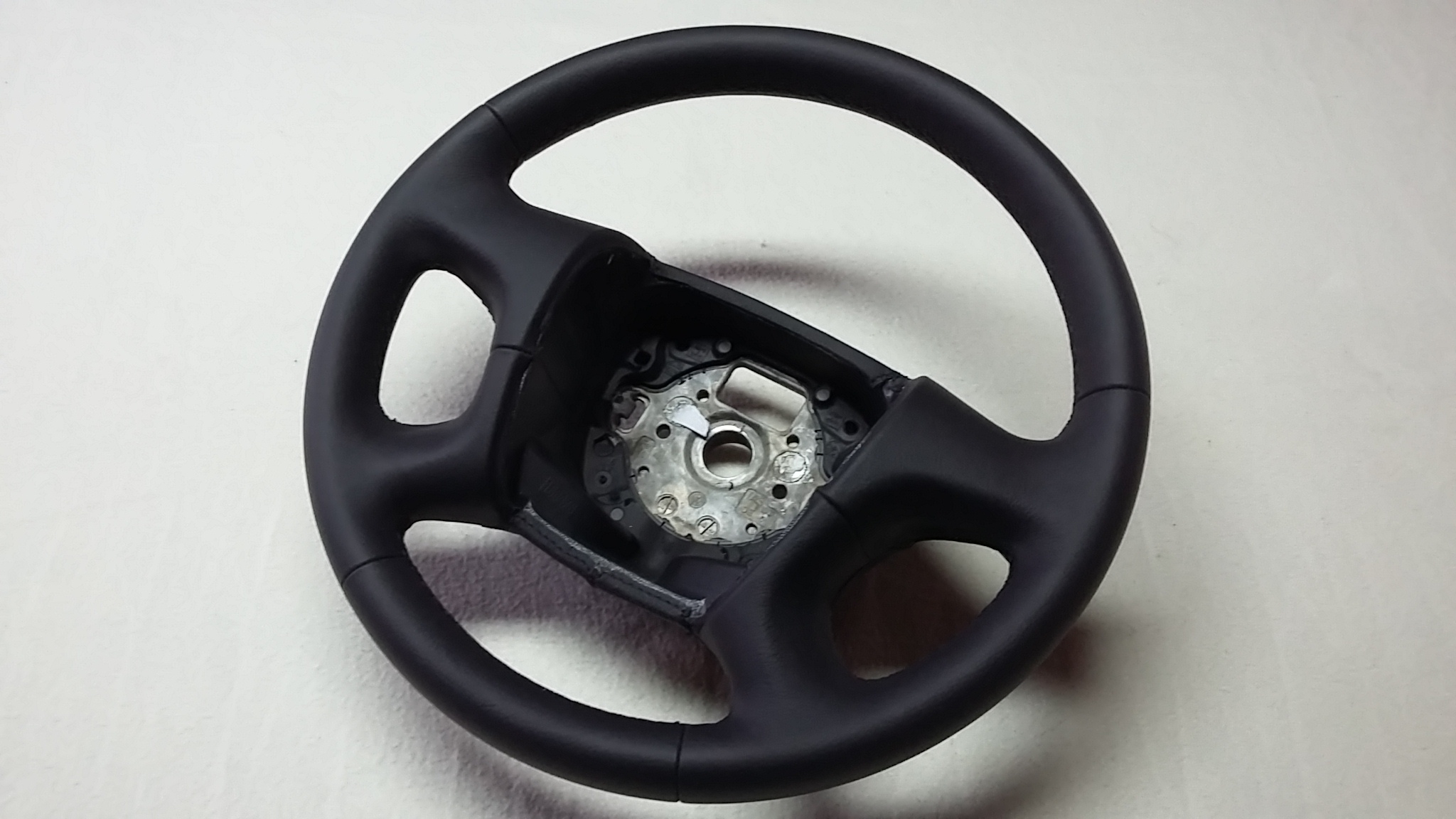 Lenkrad beziehen für Skoda Octavia 2 inkl. Rückseite beziehen -Lederlenkrad Lenkrad beziehen für Skoda Octavia 2 inkl. Rückseite beziehen -Lederlenkrad