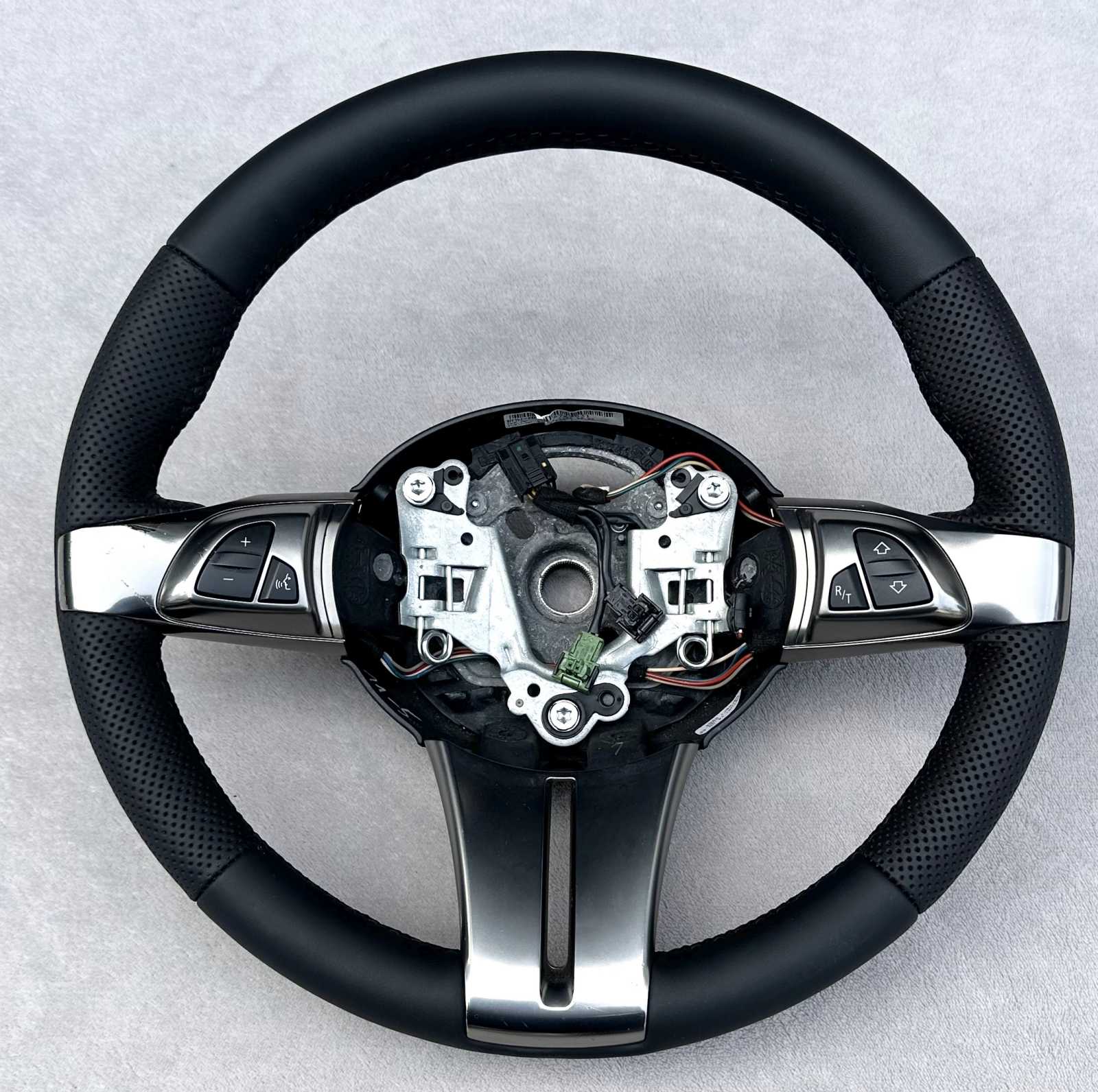 Lenkrad für BMW Z4 E85 E86 2002-2008 Neu Beziehen mit Aufpolstern Farbe wählbar Lenkrad für BMW Z4 E85 E86 2002-2008 Neu Beziehen mit Aufpolstern Farbe wählbar