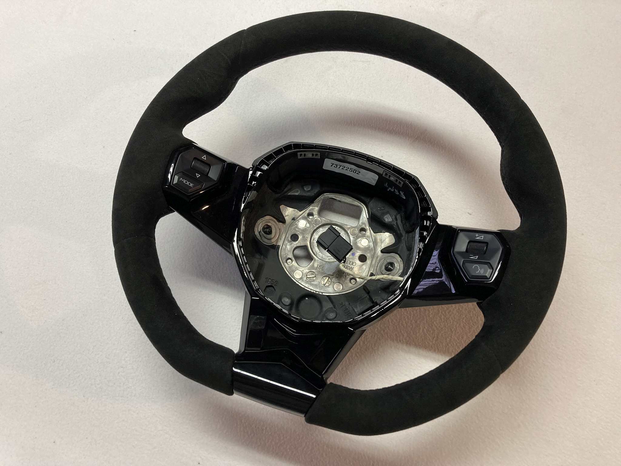 Lenkrad neu beziehen für Lamborghini Aventador mit Alcantara Lenkrad neu beziehen für Lamborghini Aventador mit Alcantara