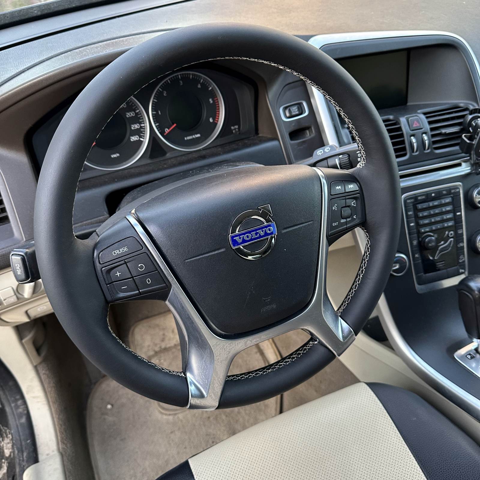 Lenkrad neu beziehen für Volvo XC60 mit Leder -Farben wählbar Lederlenkrad Lenkrad neu beziehen für Volvo XC60 mit Leder -Farben wählbar Lederlenkrad