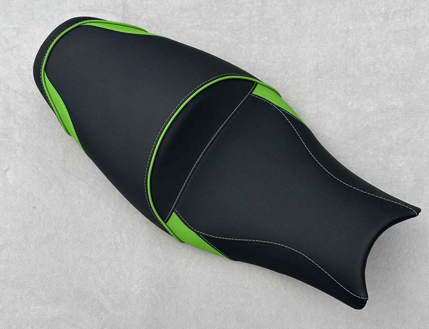 Sitzbankbezug für Kawasaki ER-6 ER-6n ER-6f 2009-11 Farben wählbar Sitzbezug Sitzbankbezug für Kawasaki ER-6 ER-6n ER-6f 2009-11 Farben wählbar Sitzbezug