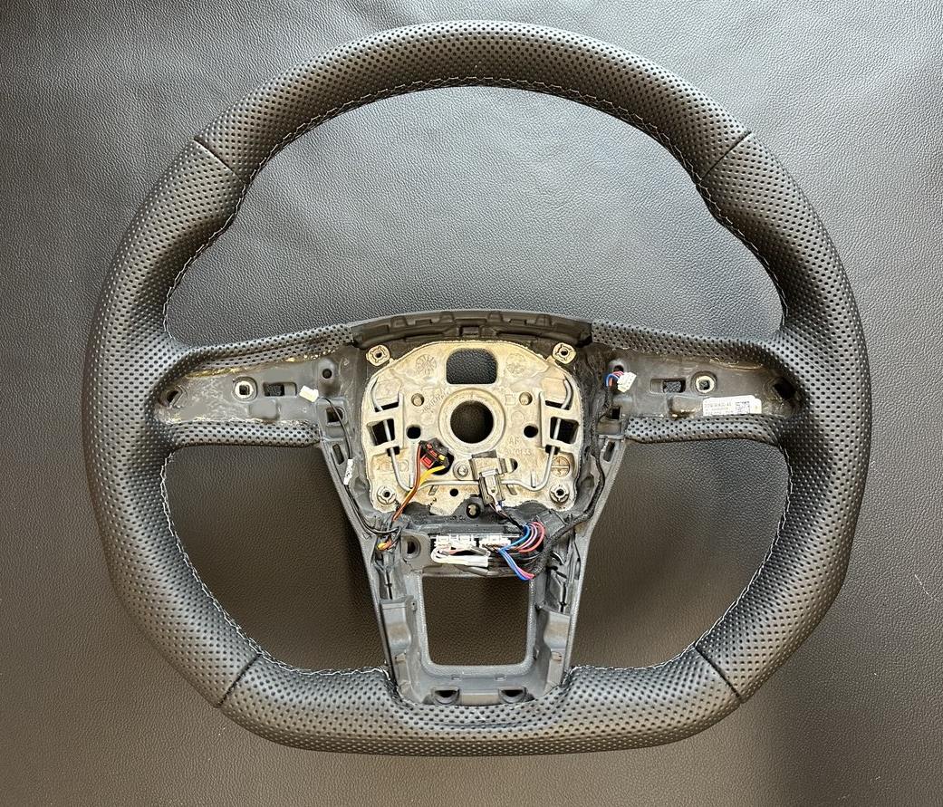 Lenkrad neu beziehen für Audi Q3 F3 Q3 F3 Q7 4M Q8 mit Nappaleder Lenkrad neu beziehen für Audi Q3 F3 Q3 F3 Q7 4M Q8 mit Nappaleder