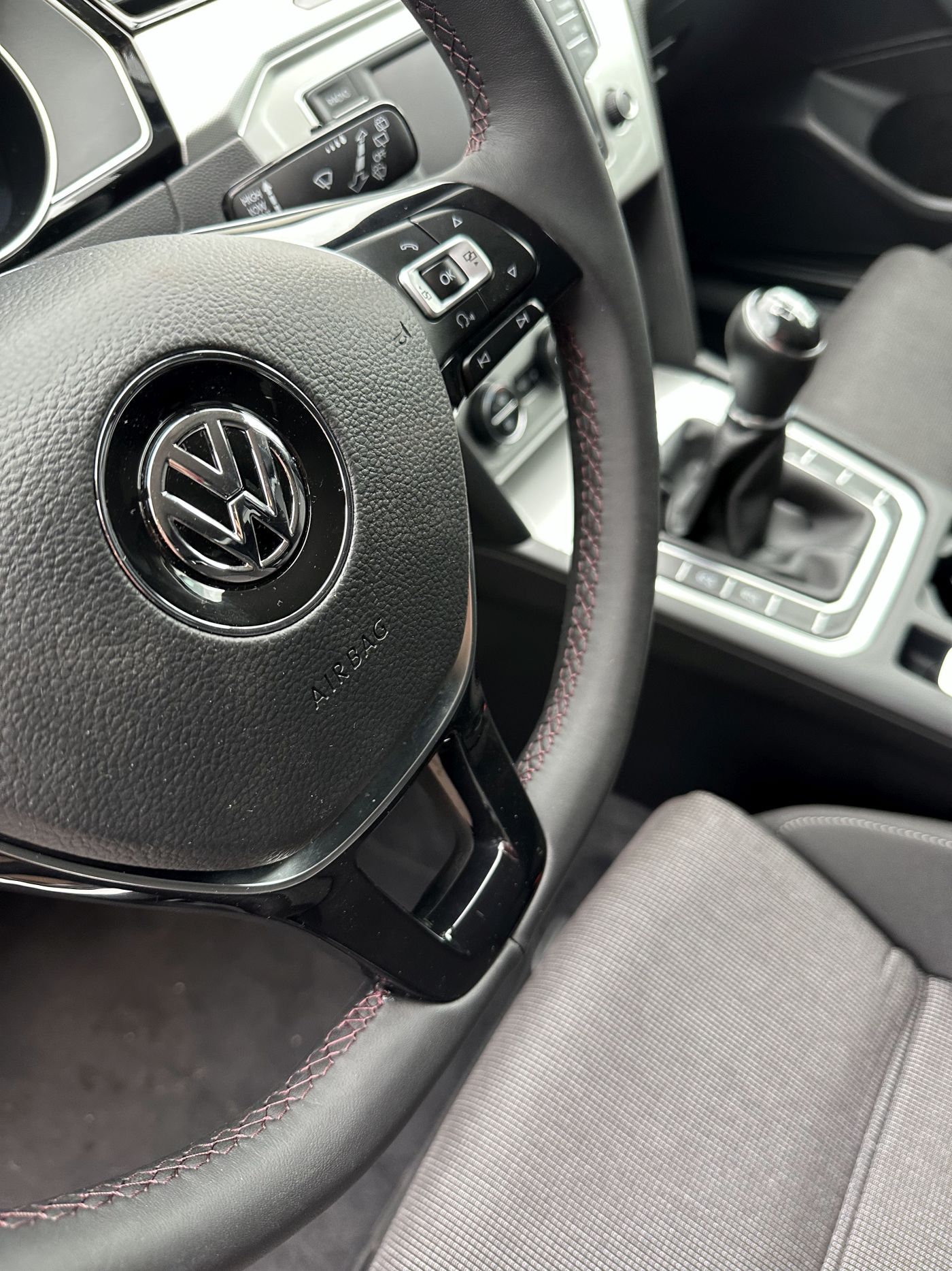 Lenkrad neu beziehen für Vw Golf 7 Golf 8 Passat B8 mit Leder -Farben wählbar