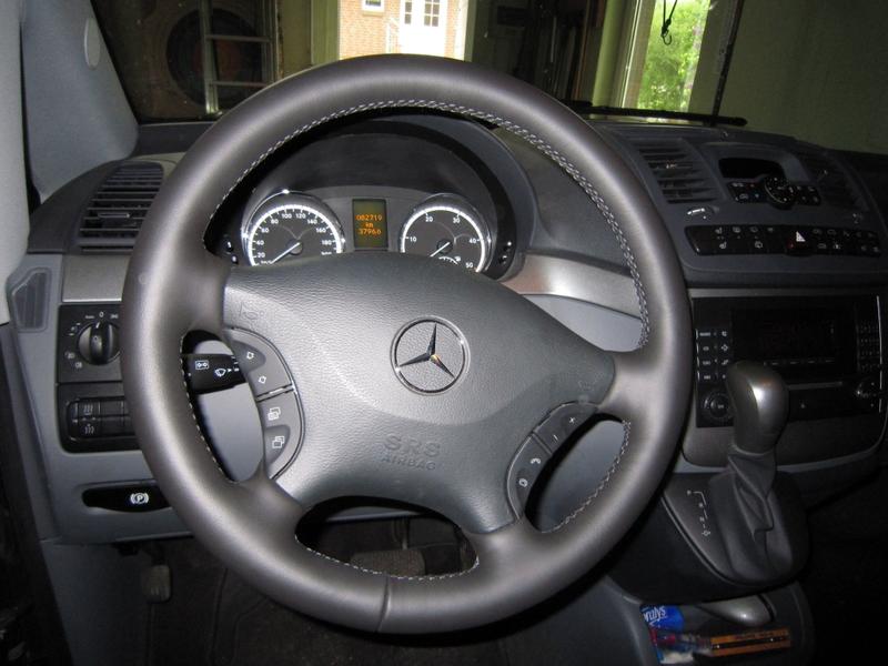 Kaufe Für Mercedes Benz Vito 2010-2015 Viano W639 2006-2011 handgenähte  Auto-Lenkrad-Lederbezug-Innenausstattung