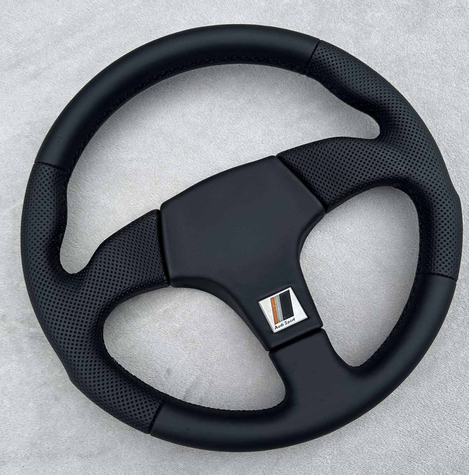 Lenkrad neu beziehen für Audi Sport mit Prallplatte beziehen -Farbe wählbar