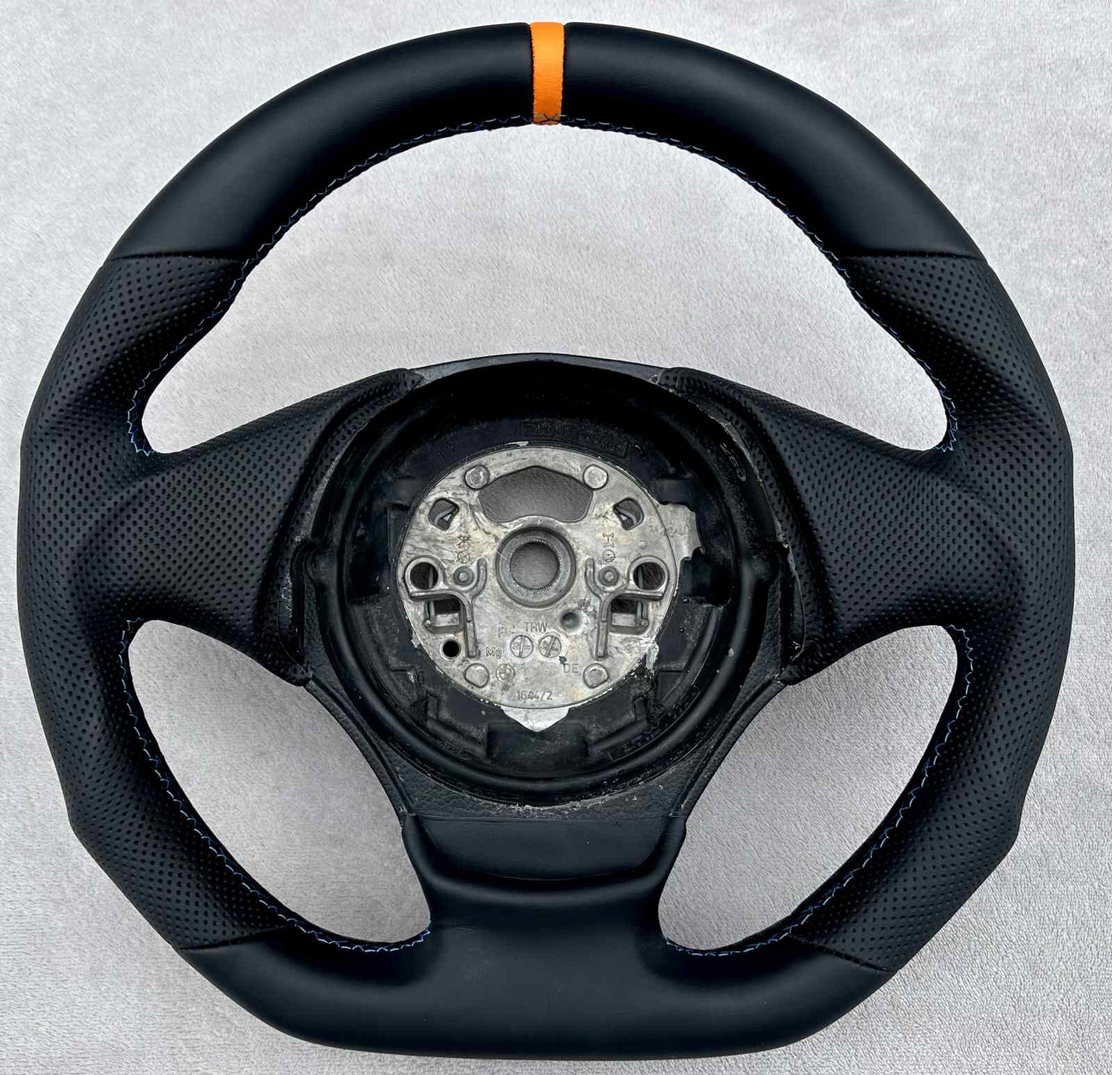 Lenkrad beziehen für BMW E90 BMW E91 BMW E92 3er Reihe Umformen mit Leder 12Uhr Lenkrad beziehen für BMW E90 BMW E91 BMW E92 3er Reihe Umformen mit Leder 12Uhr
