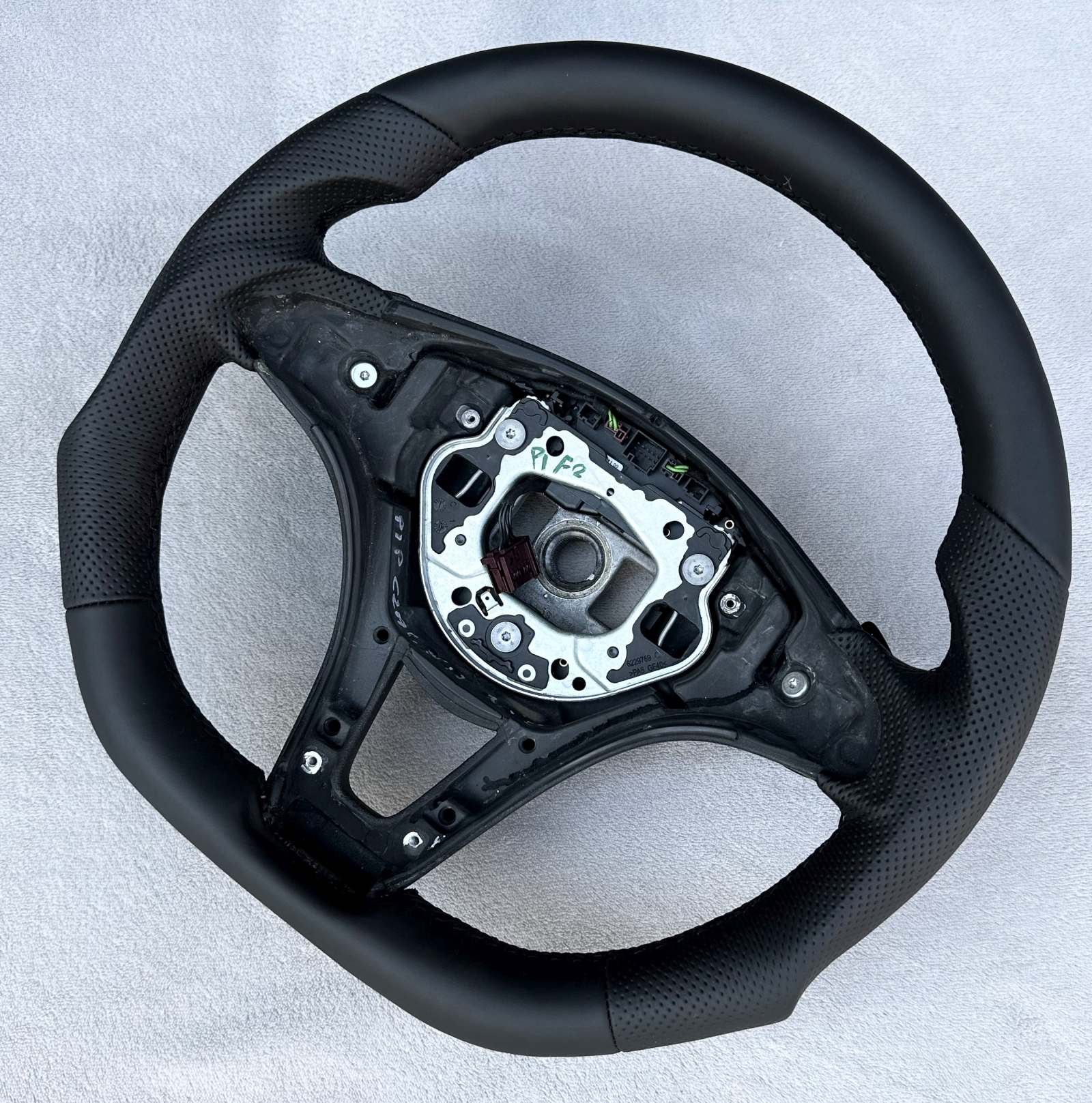 Lenkrad neu beziehen für Mercedes CLS C218 und GLE C292 mit Umformen Abflachen Lenkrad neu beziehen für Mercedes CLS C218 und GLE C292 mit Umformen Abflachen
