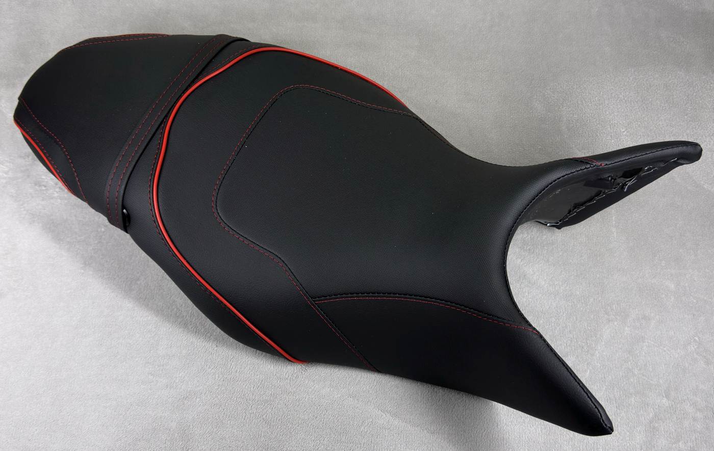 Sitzbank neu beziehen für Triumph Street Triple 1050 2011-15 Farben wählbar