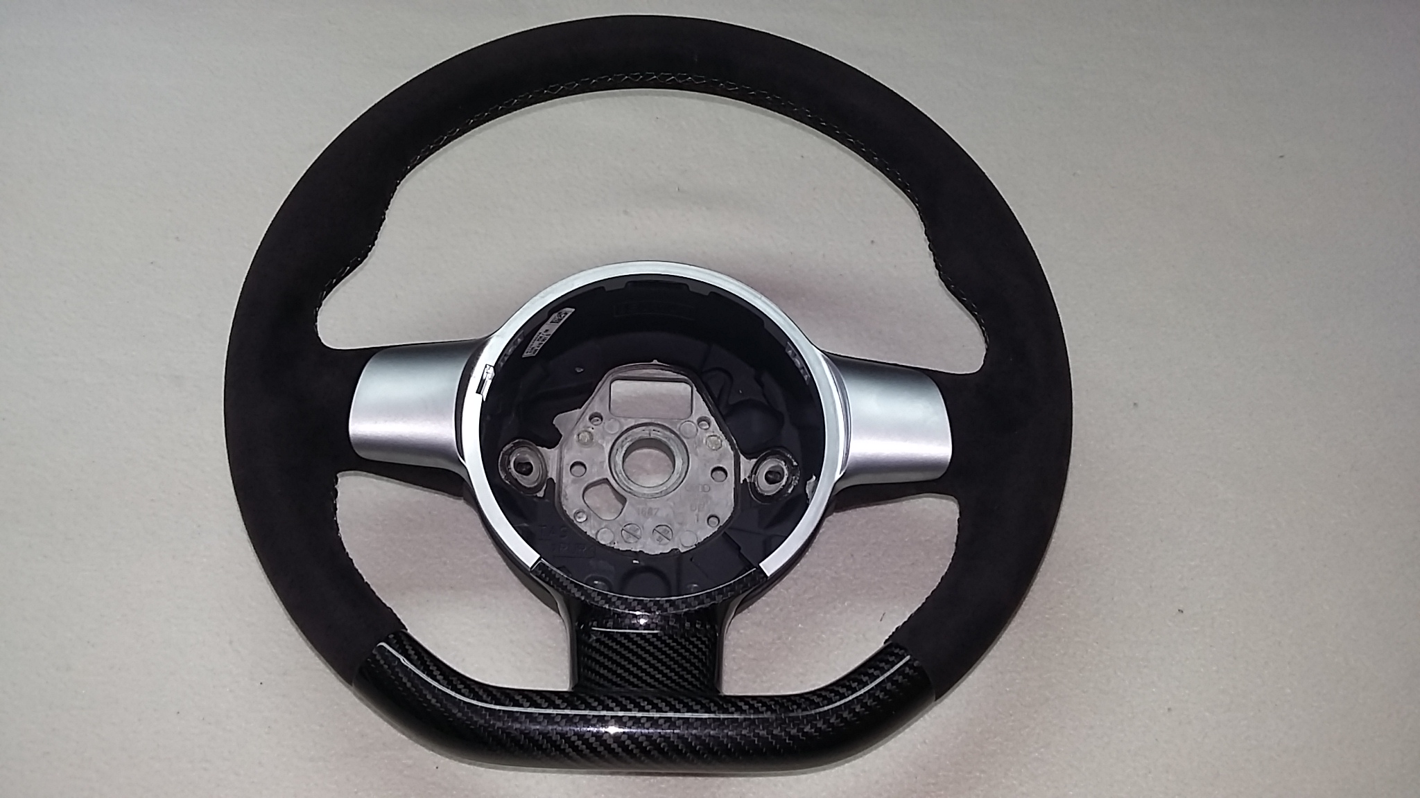 Lenkrad für Lamborghini alle Modelle mit Alcantara Neu Beziehen Nahtfarbeauswahl Lenkrad für Lamborghini alle Modelle mit Alcantara Neu Beziehen Nahtfarbeauswahl