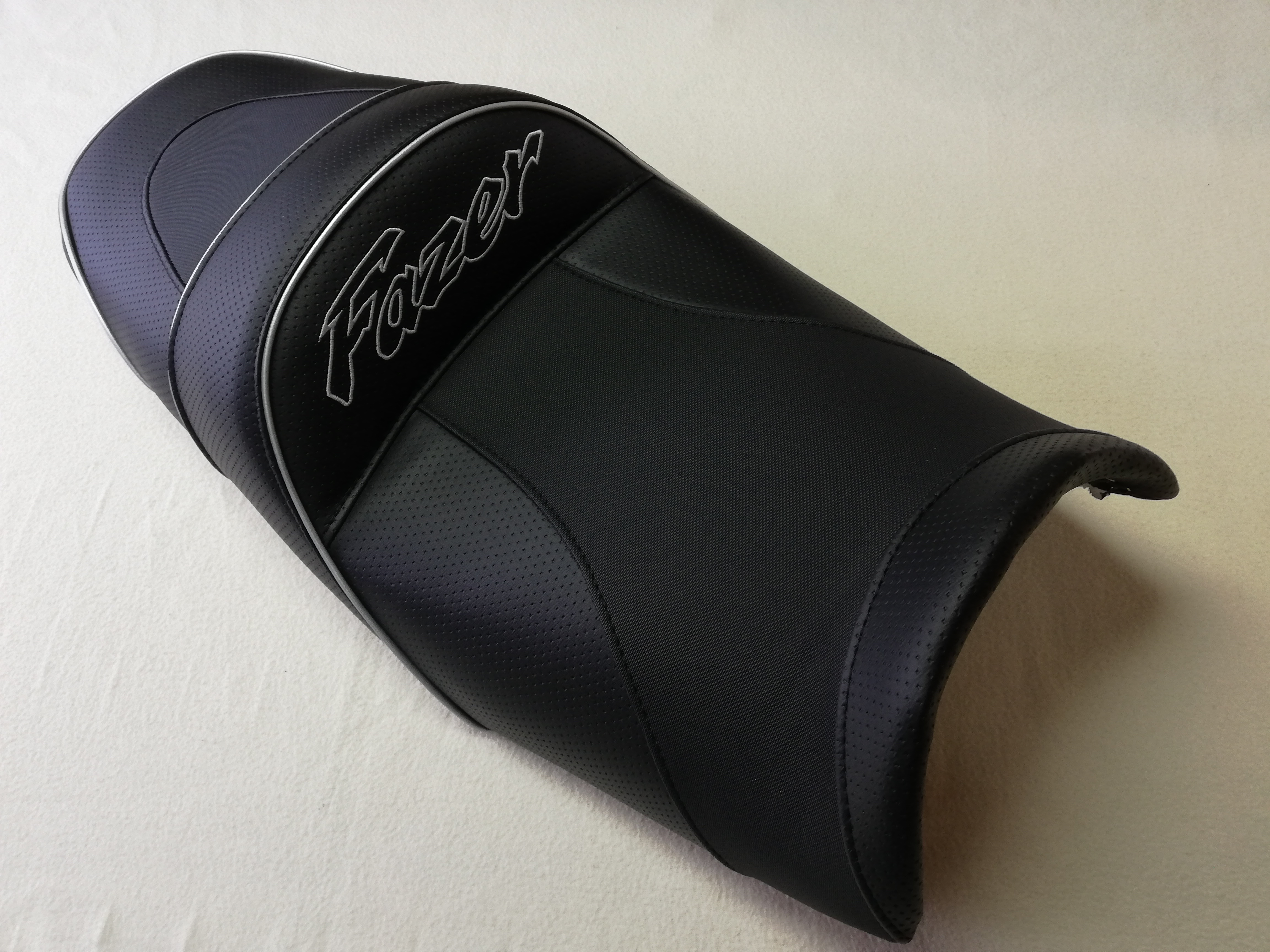 Sitzbank für Yamaha FZS1000 Fazer neu beziehen mit Logo eBay